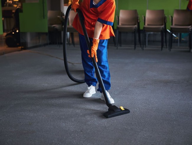 Professionelle Reinigung von Innenräumen © Shutterstock